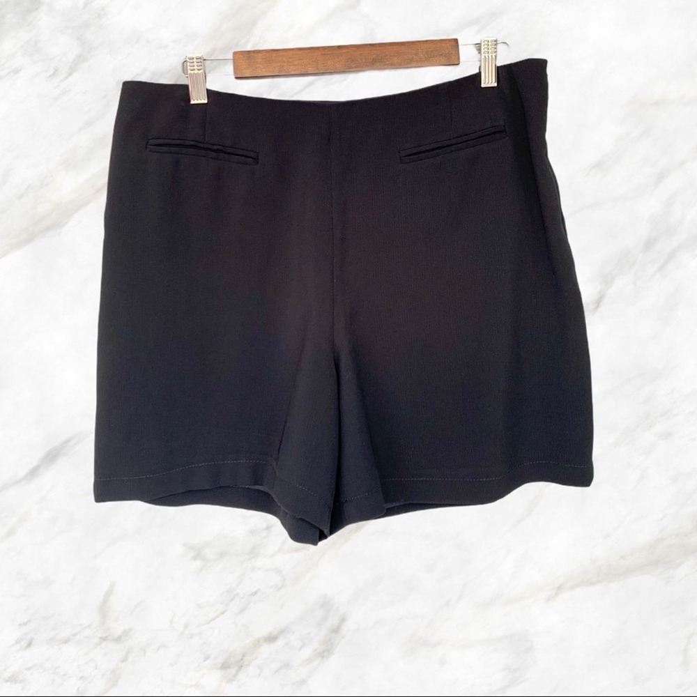 Due Per Due Black Flowy Dress Shorts Size 14